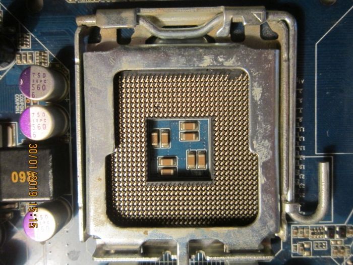 Продам недорого материнскую плату GIGABYTE GA-945GCM-S2L