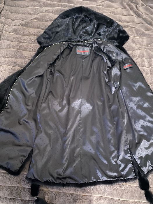 Норкова шуба з капюшоном