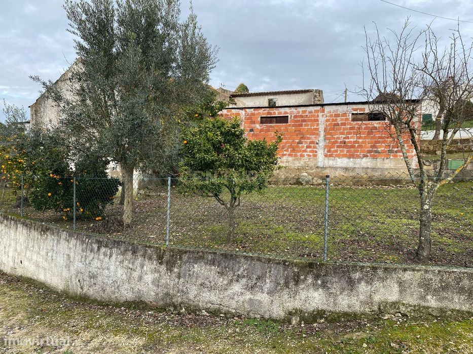 Moradia em Ruina Logradouro em S. Vicente de Paul - Santarém