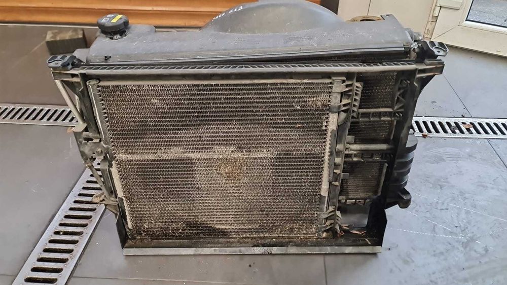 BMW E39 535 M62 Zestaw chłodnic silnika wody płynu obudowa klima