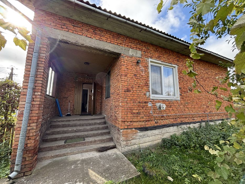 Продаж Будинок 75м². Ділянка 9 сот. Узин. Світло. Газ. Криниця. Центр