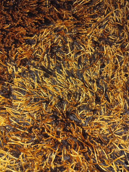 Carpetes vermelhas e pretas