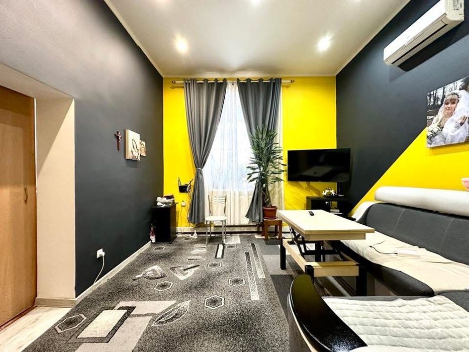 Продається 2-кімн. квартира в центрі м. Стрий.