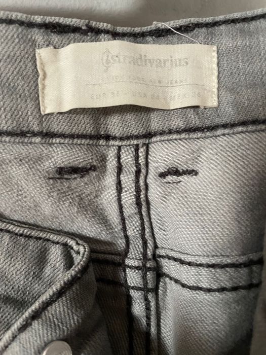 Szare jasne dżinsy skiny xs stradivarius