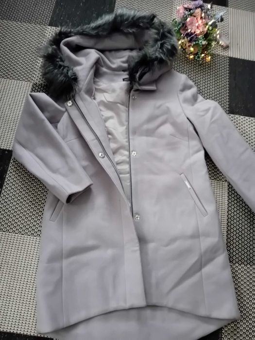 Płaszcz z futerkiem odpinanym
