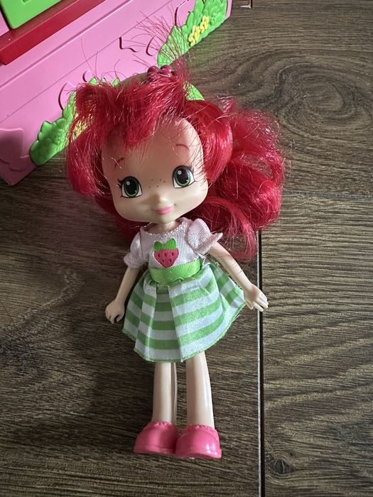 Ягодный домик с куклой Шарлотта Земляничка Strawberry Shortcake