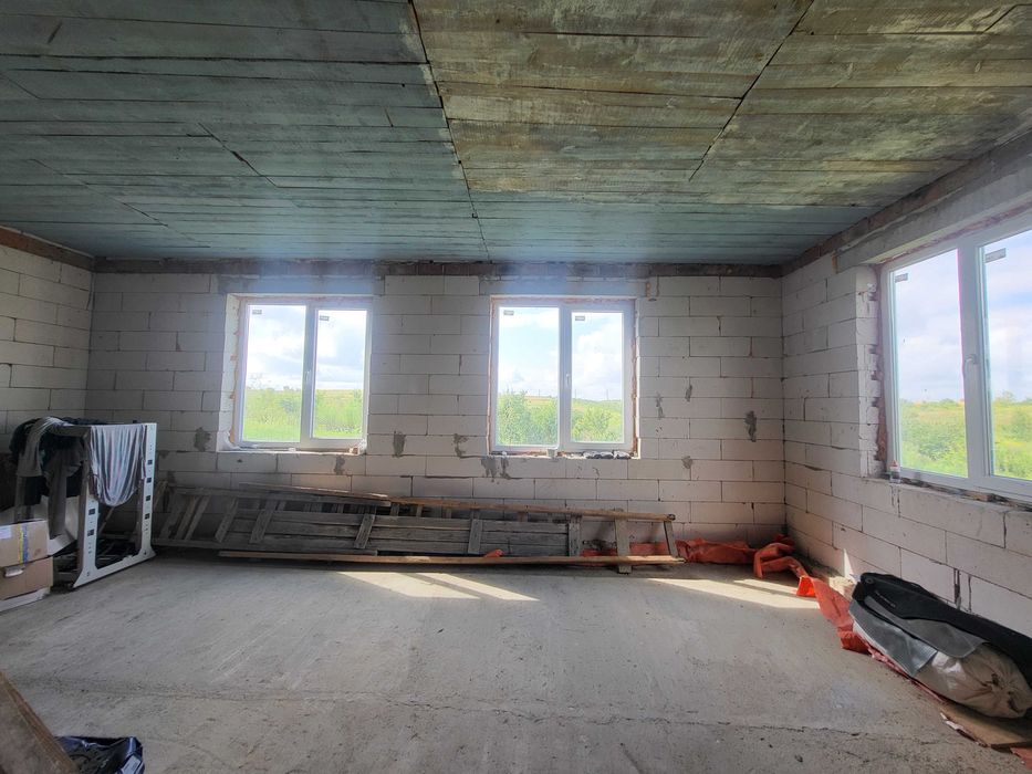 Продамо добротний  будинок біля Луцька