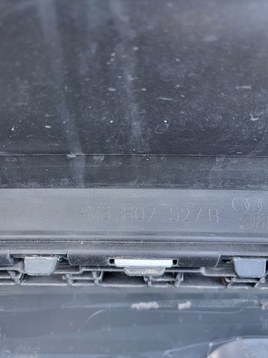 Бампер задній + губа накладка заднього бампера Audi Q8 (2019)