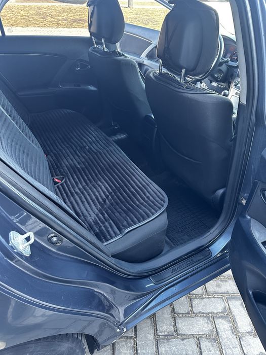 Toyota Avensis 1.8 бензин