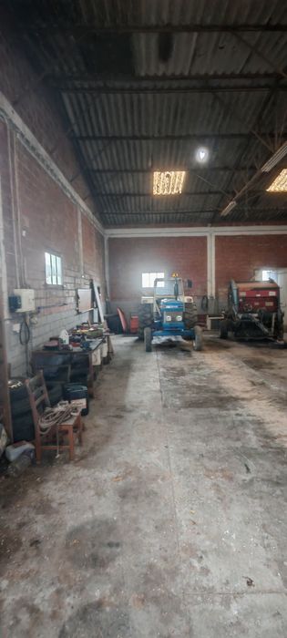 Arrenda se armazém 200m2