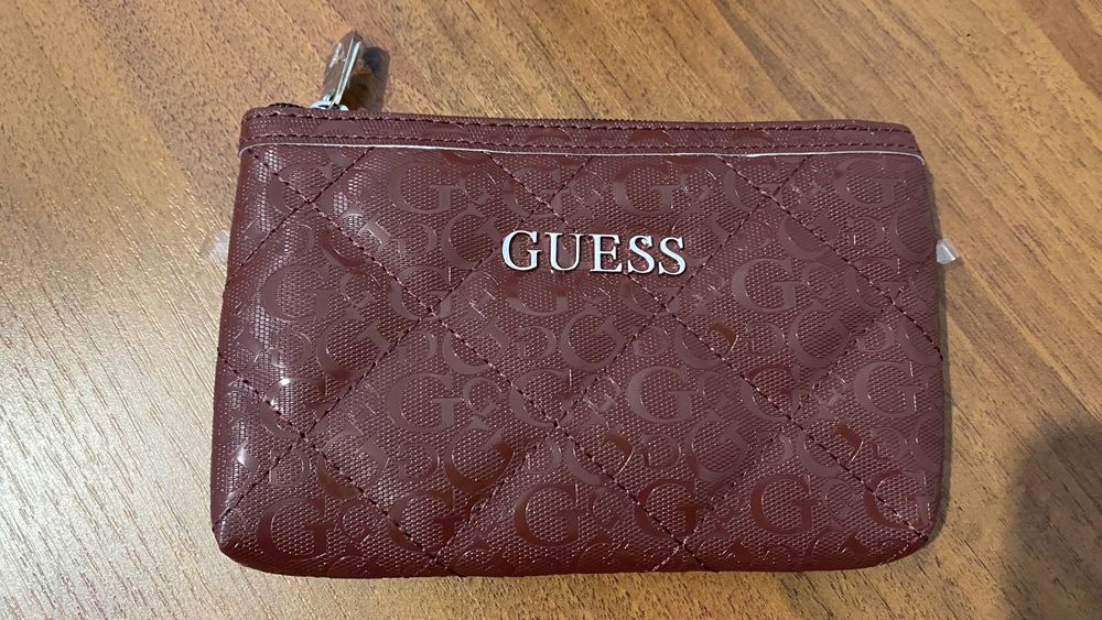 Косметичка-гаманець Guess