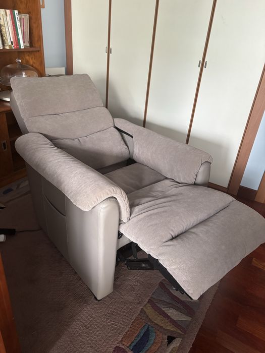 Poltrona elétrica reclinável e elevatória
