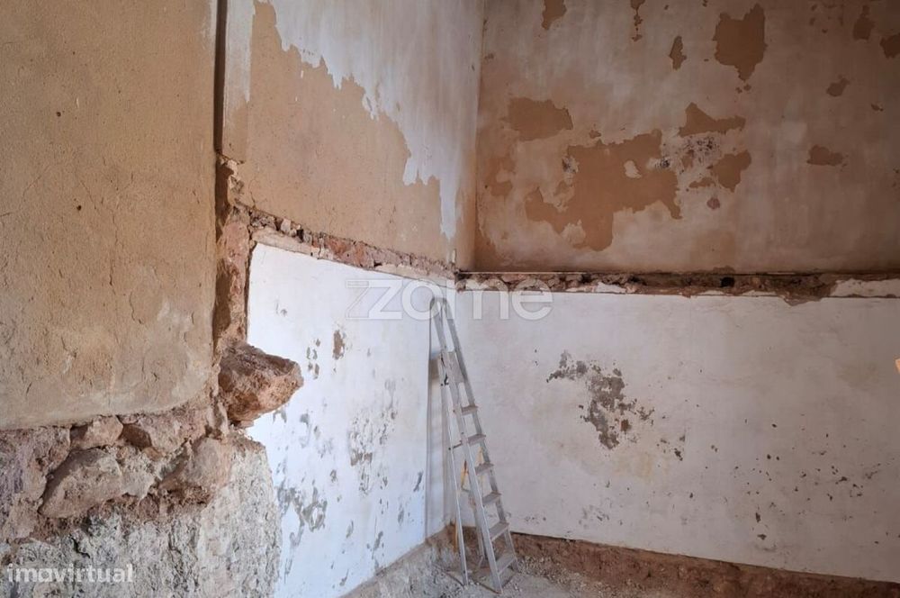 Moradia Térrea para recuperar com 69m2 em Messines de Baixo