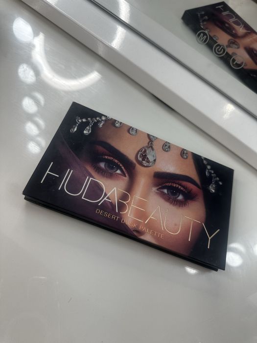 Huda Beauty Paleta cieni Desert Dusk