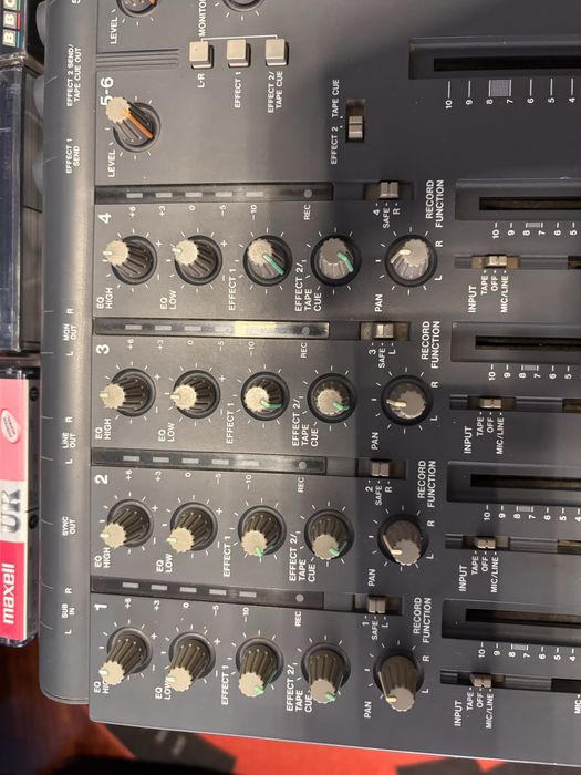 Gravador TASCAM  414 com cassetes