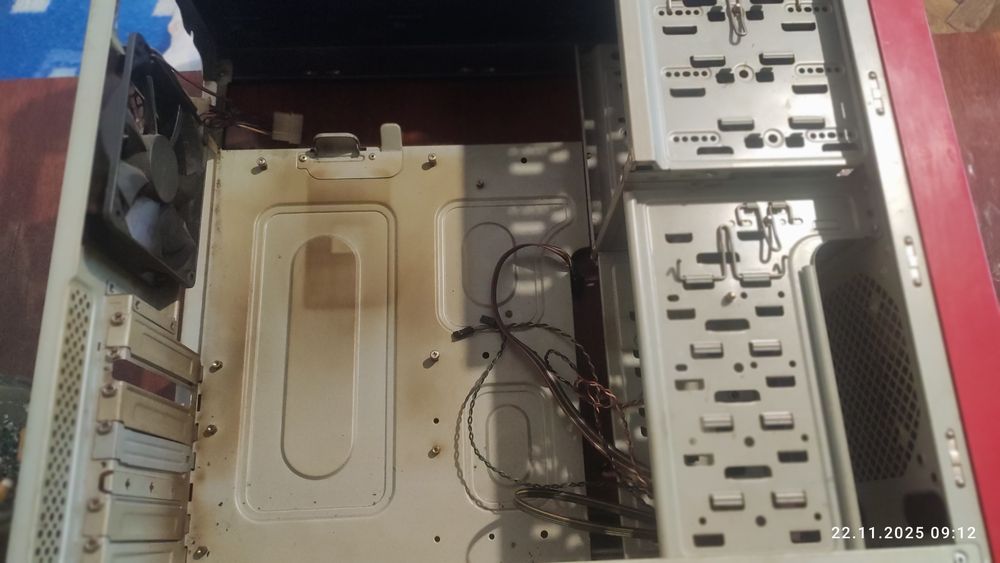 КорпусAsuschentoA6 зTV/FM тюнером