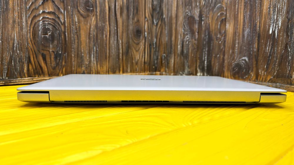 Надійний Офісний Ноутбук Dell Inspiron 5570 /Core i5-8250U/UHD 620