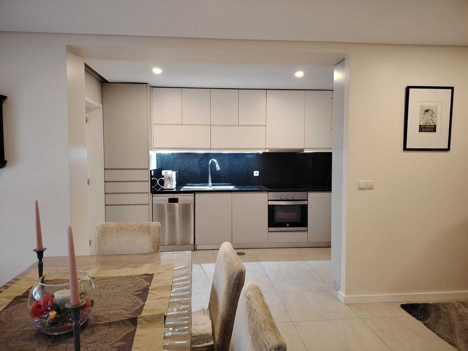 T2 Aldoar Garagem Fechada Renovado