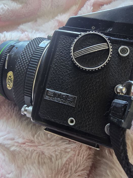 Bronica ETRS with 75mm 2.8, sem back