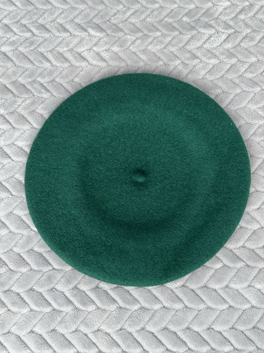 Берет з вовни зеленого кольору