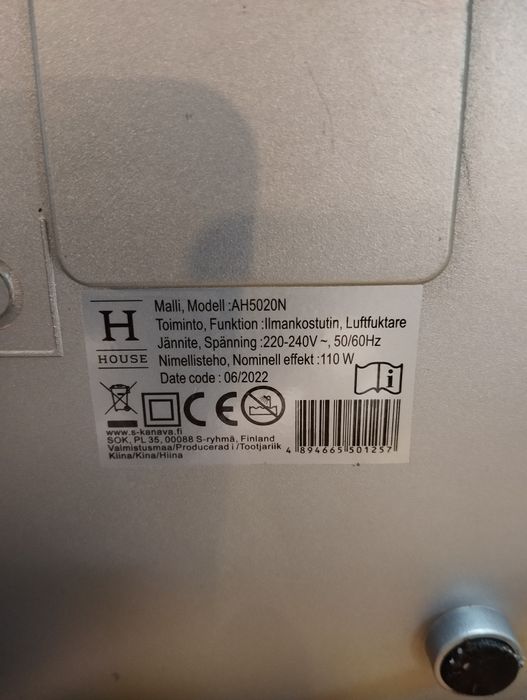 Зволожувач повітря. Під ремонт, включається але не іде пар.