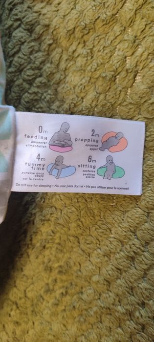 Подушка для годування груддю boppy