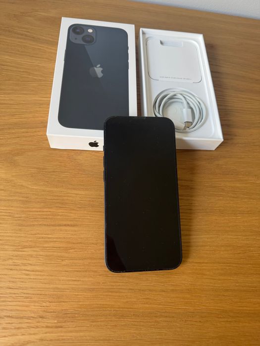 iPhone 13 256GB (90%)+kabel+słuchawki + 2 etui: Apple i Karl Lagerfeld