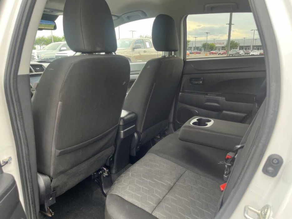 Mitsubishi Outlander      2021