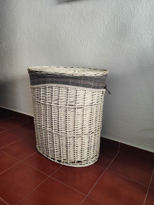 Cesta em verga com forro de tecido