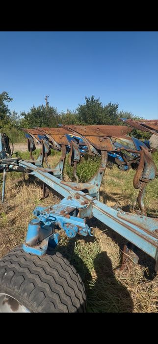 Плуг Rabe Werk Albatros , має 5 корпусів  захват 50 см