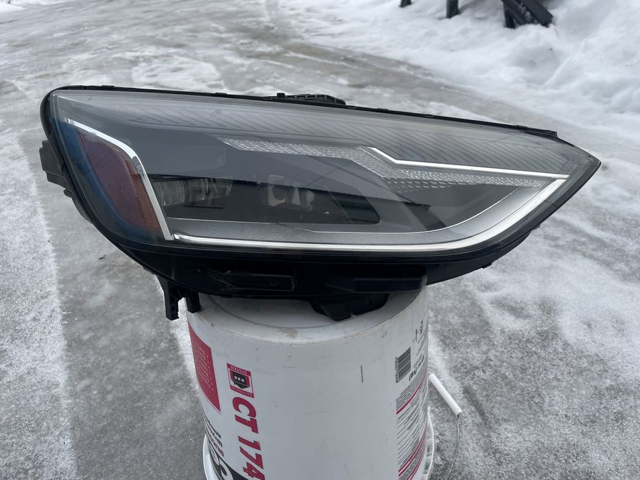 Права фара Audi A4 B9 рестайлінг