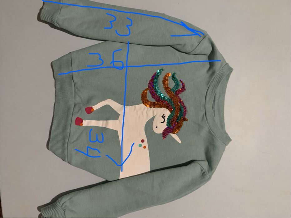 Джинси і светр для дівчинки