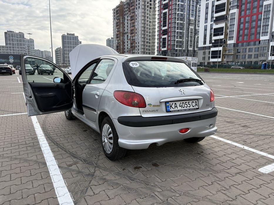 Продам  Пежо 206