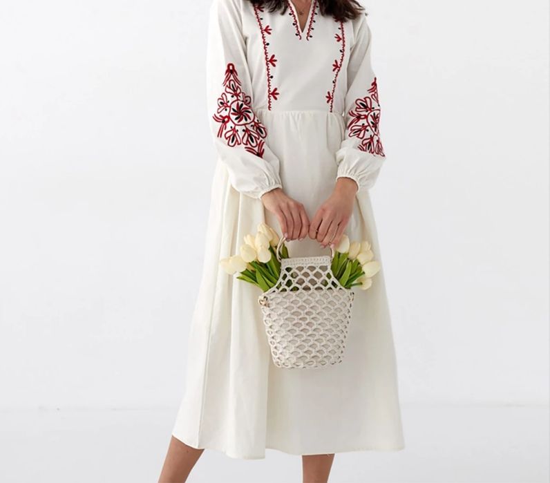 Сукня-вишиванка з льону