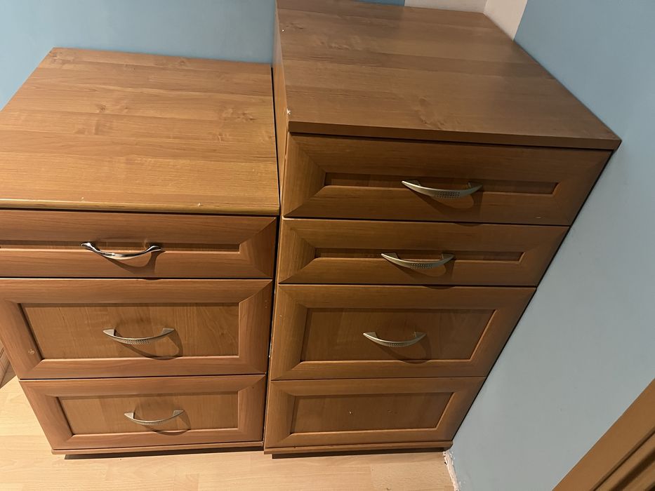 Dwa kontenerki  z głębokimi szufladami.