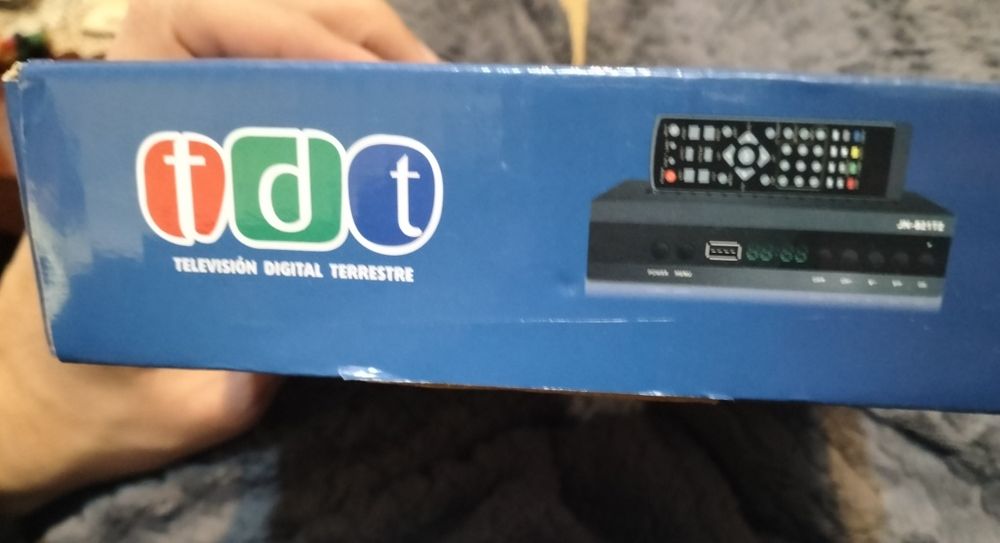Recetor de televisão digital terrestre (TDT) JN-821T2