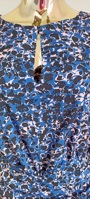 Sukienka w cętki Roco niebieska to 38/40