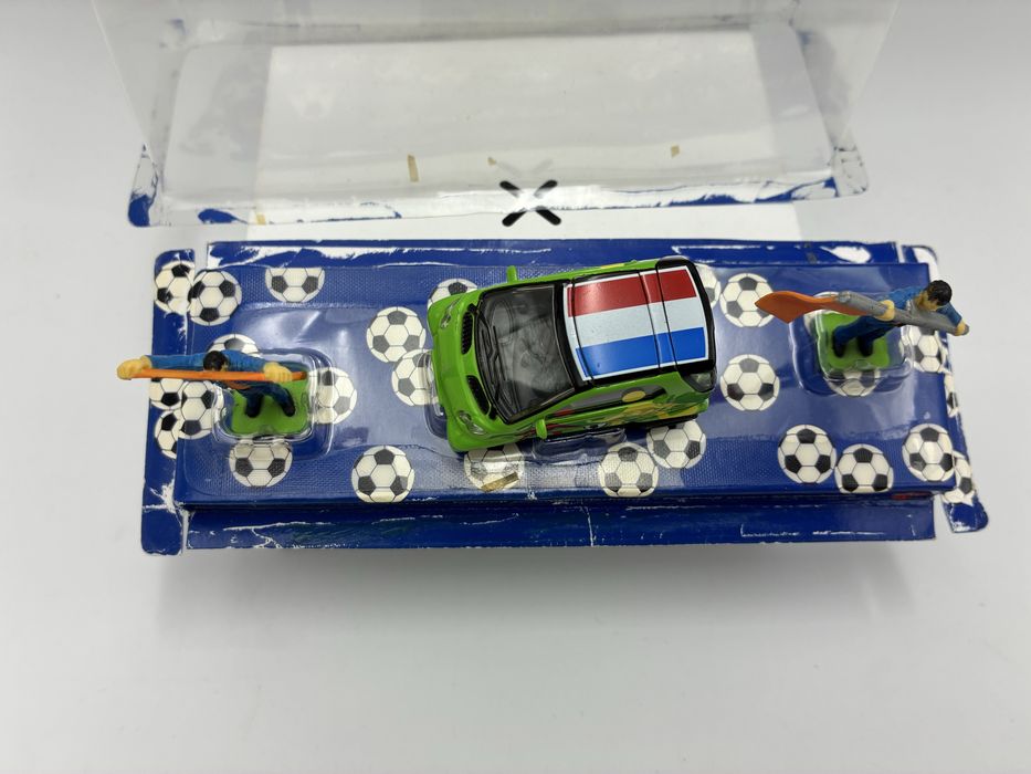 Siku Smart Fortwo 4933 Voetbal smart Nederland w skali 1:50