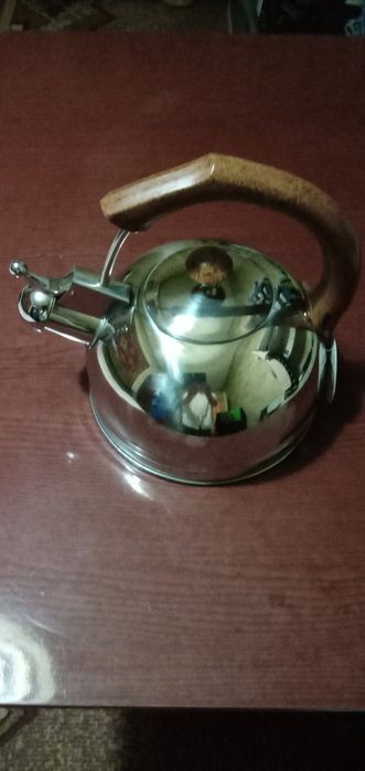 Продам чайник со свистком.