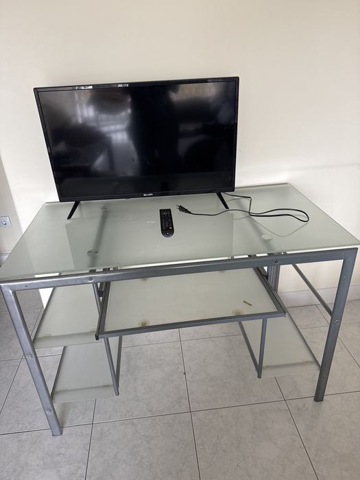 Mesa para computador + TV 32 polegadas
