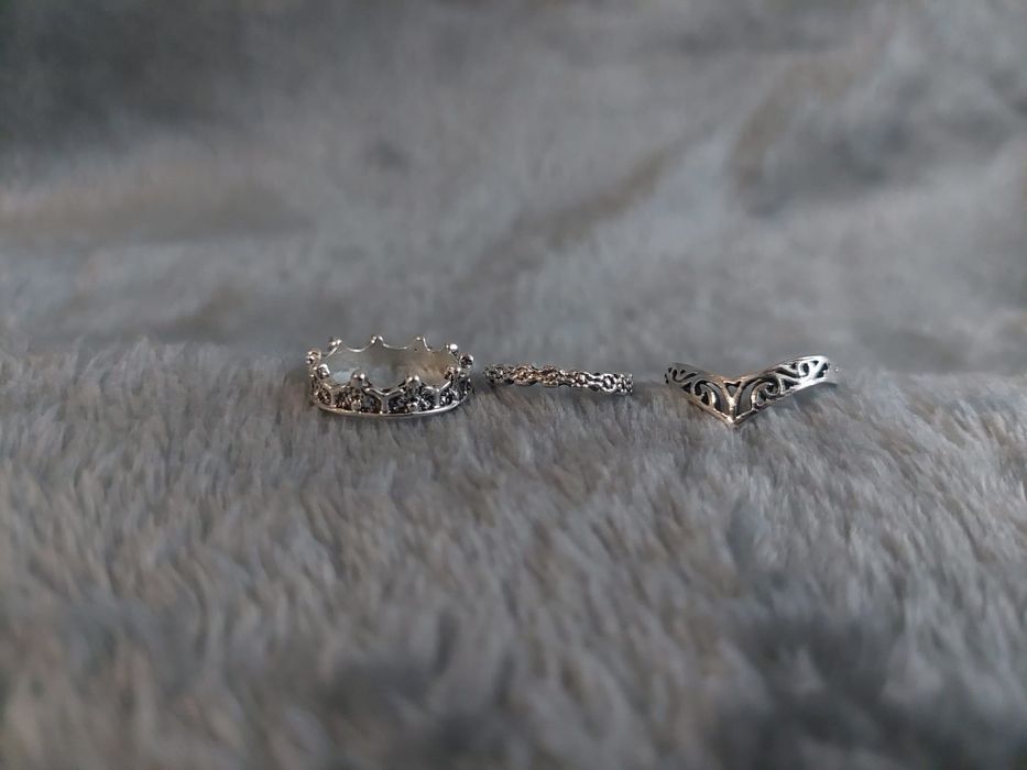 Anéis de aço inoxidável prateados com pedra azul