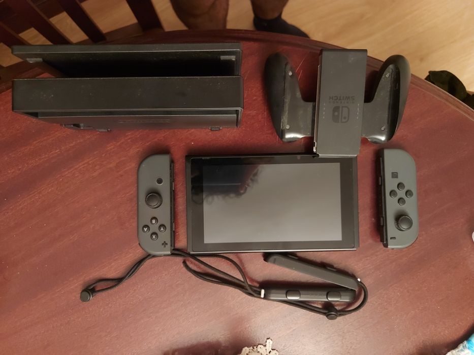 Nintendo Switch + Pokémon Sword Usado Sem Cabo de Alimentação