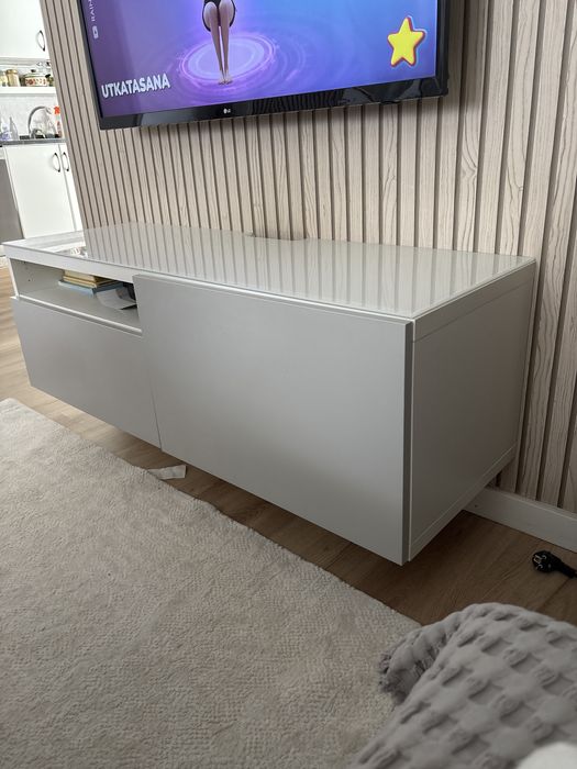 Movel TV suspenso