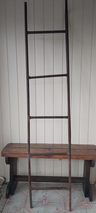 Продам железную лестницу.