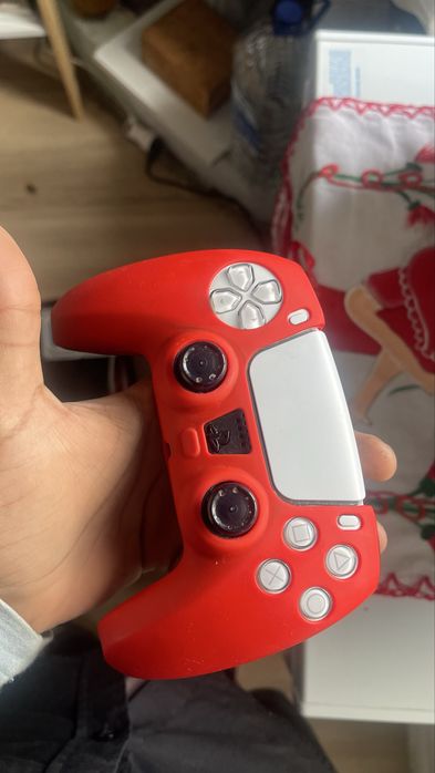 RTX 4060, Ryzen 7 e 2 controles de ps5