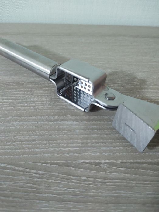 Пресс для чеснока чеснокодавка, чесночница Fackelmann.