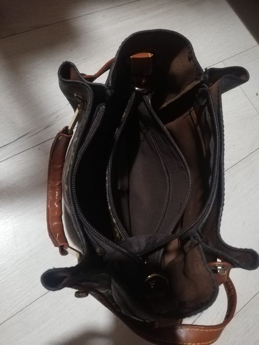 Bolsa em couro castanha com necessier interno removível