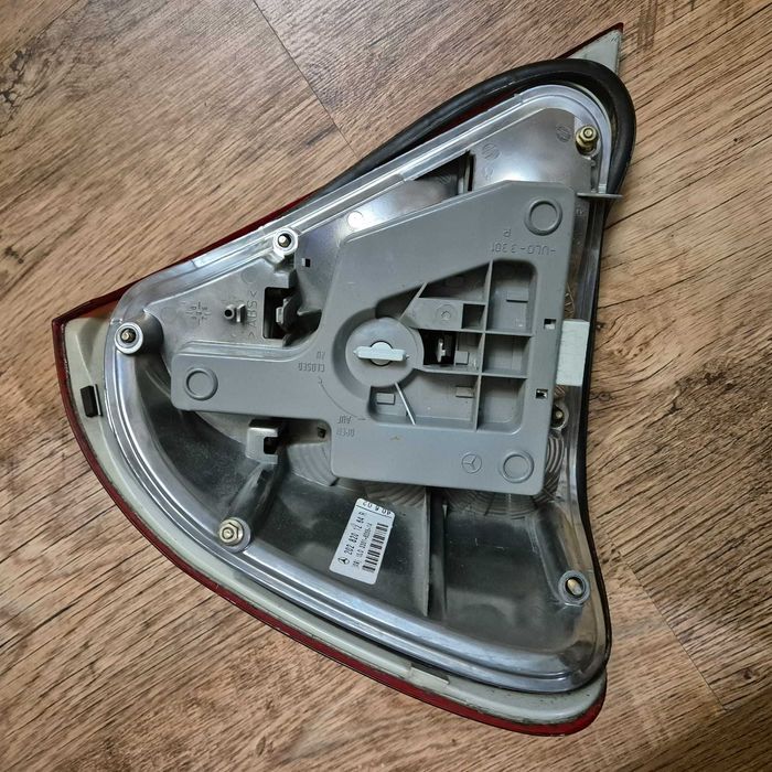 Lampa PrawaTylna Mercedes Benz C klasa W 202 Oryginalna (93-2001r.)