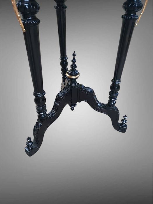 Антикварний круглий столик. Антикварний кавовий столик.