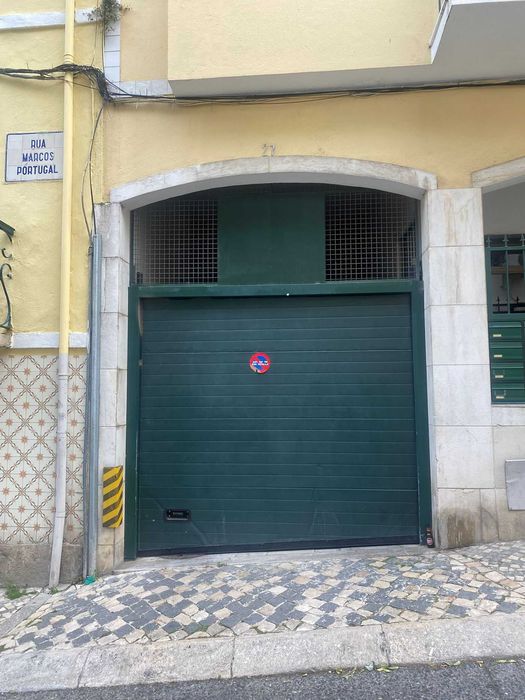 Garagem para arrendamento Praça das Flores
